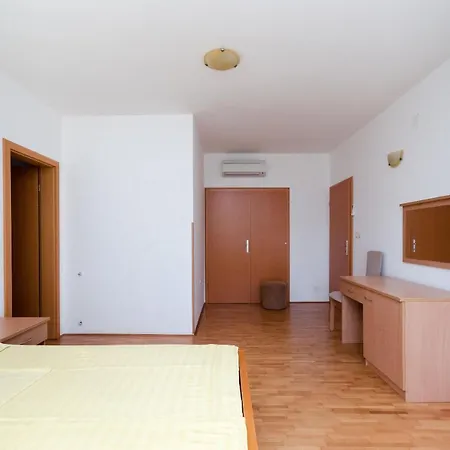Josip S Apartament *