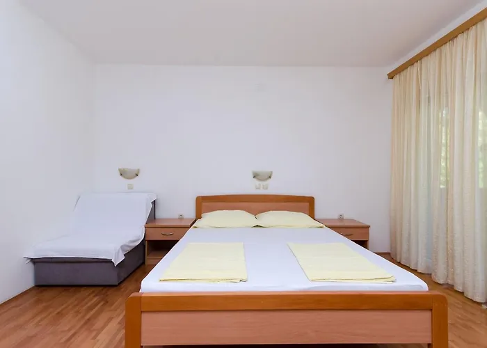 Josip S Apartman Lopar